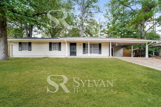 Building Photo - Fall in love with this beautiful 3BR 1BA home