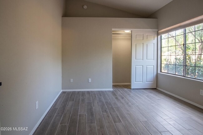 Building Photo - 321 E Fieldcrest Ln