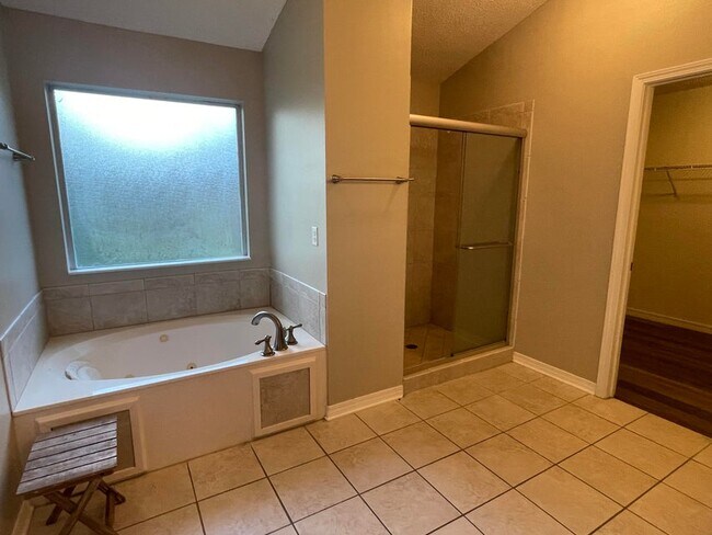 Building Photo - 1144 Troon Dr W
