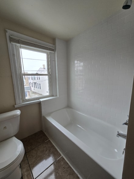 Building Photo - 2704 Pratt St