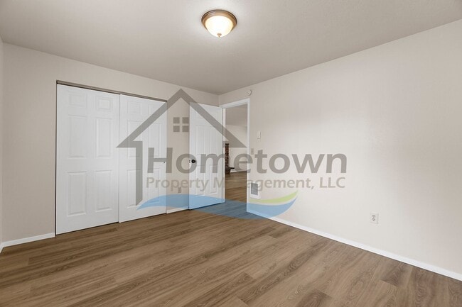 Building Photo - 2 Bedroom 1 Bath Home with Attached Garage...