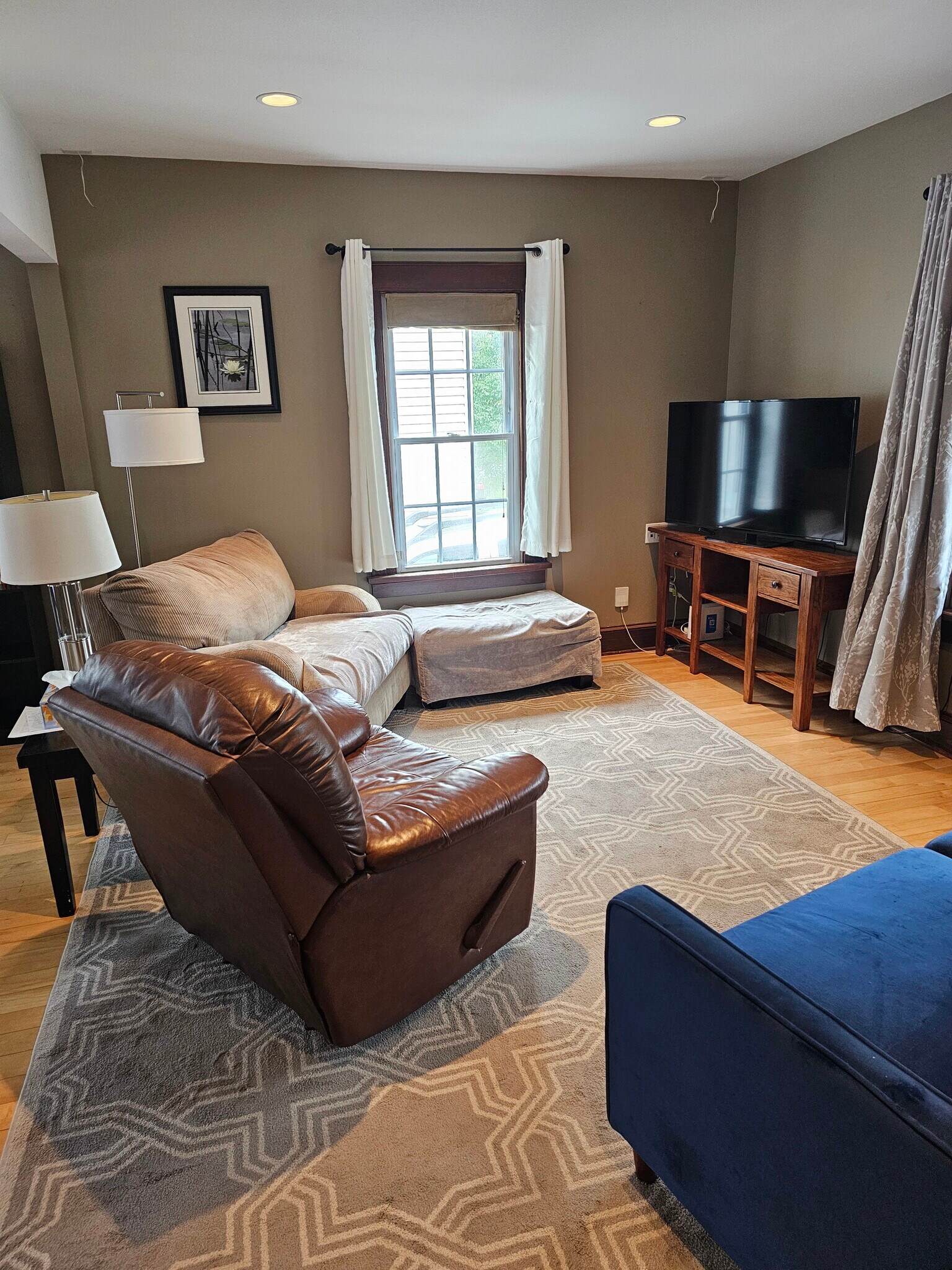 Living room - 521 Memphis Ave