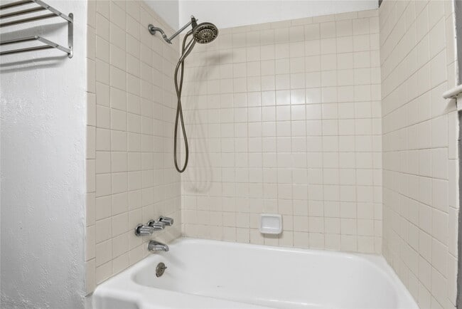 Building Photo - 1814 Chantilly Ln