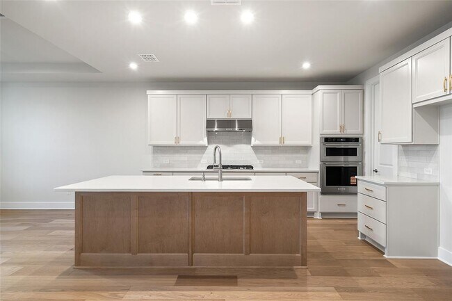 Building Photo - 5336 Cosenza Trce