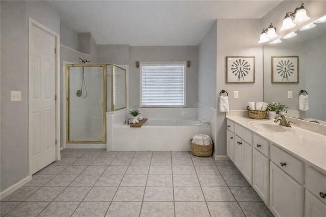 Building Photo - 915 Bishops Crossing