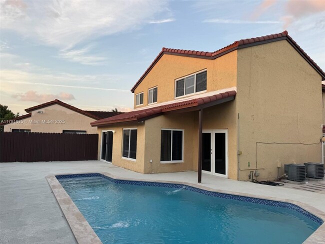 Building Photo - 1096 SW 134th Ct