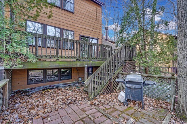 Building Photo - 216 Keats Ct