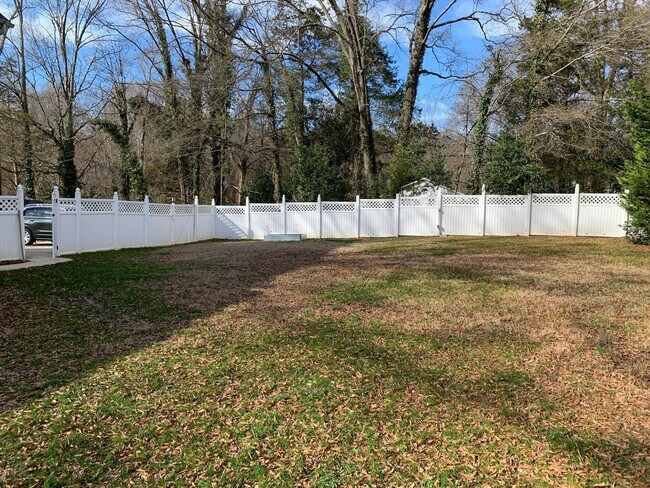 Building Photo - Historic downtown Matthews!
