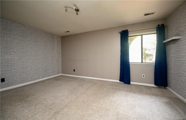 Building Photo - 150 N Bedford Rd