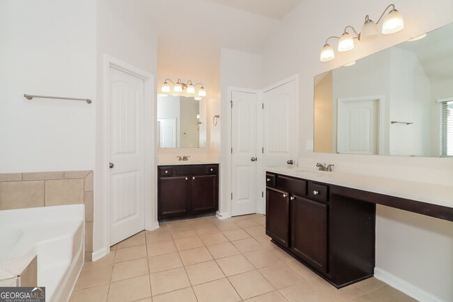 Building Photo - 194 Randy Way