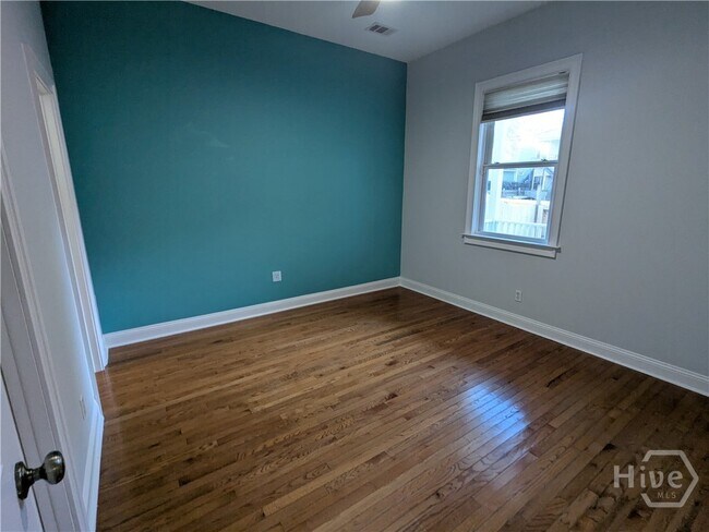 Building Photo - 305 E Duffy St