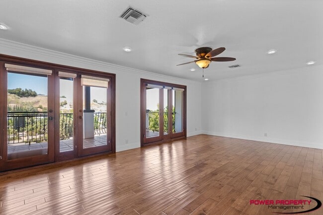 Building Photo - Spacious 5-Bedroom Home with Modern Amenit...