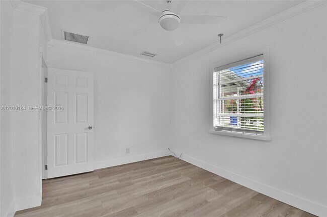 Building Photo - 2217 SW 1st Ct