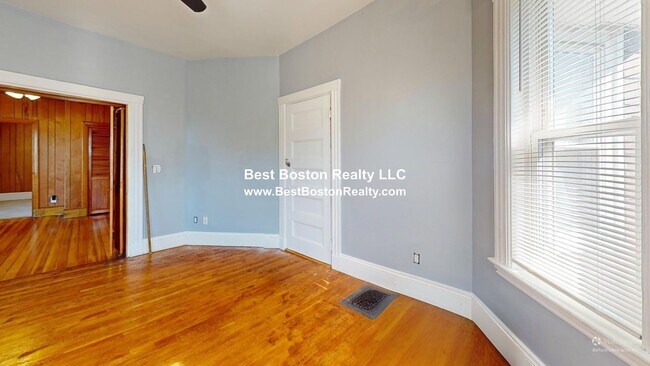 Building Photo - 72 Clinton St