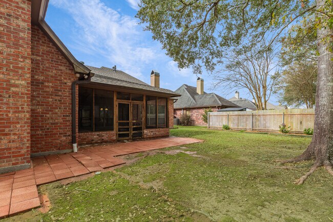 Building Photo - 106 Sandhurst Dr