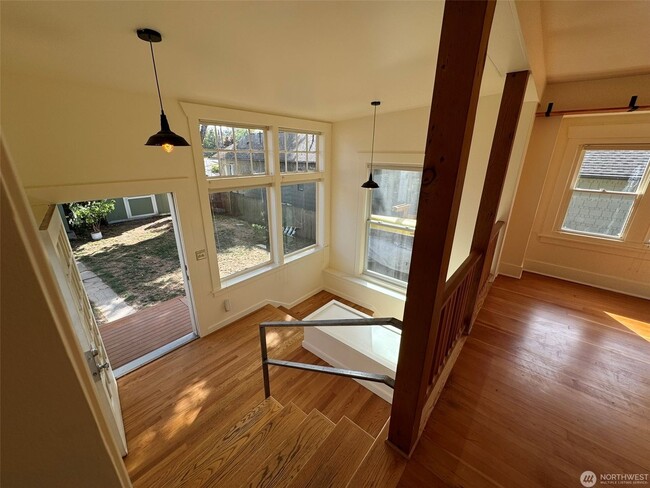 Building Photo - 3Bd/1.75Ba Seattle House