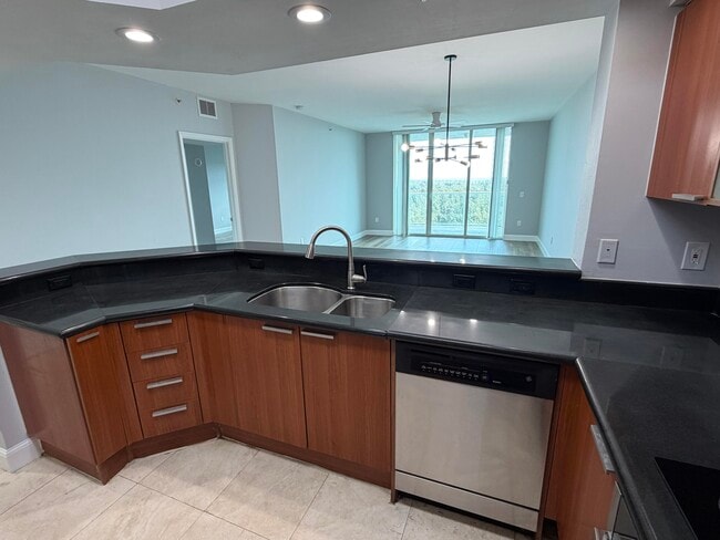 Building Photo - 15051 Royal Oaks Ln