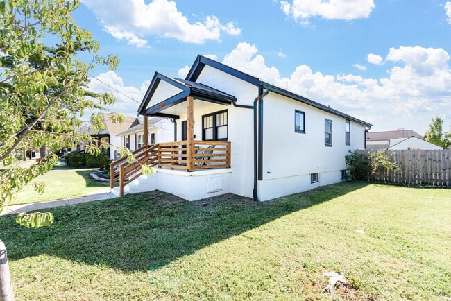 Building Photo - 6026 Scanlan Ave