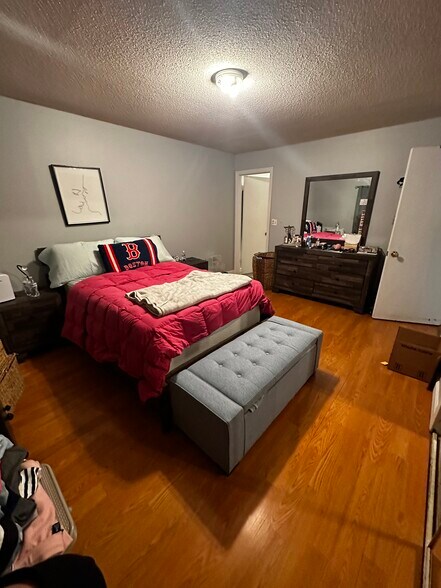 Building Photo - 800 Bearses Way