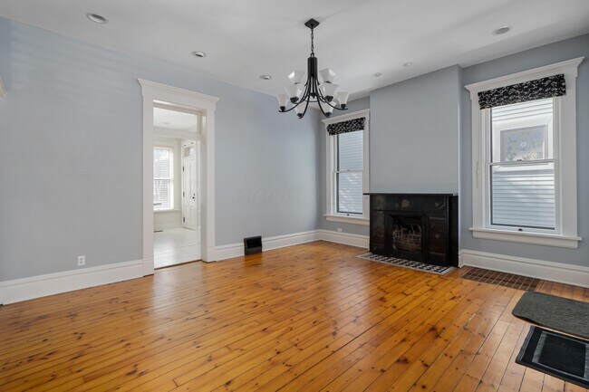 Building Photo - 281 Reinhard Ave