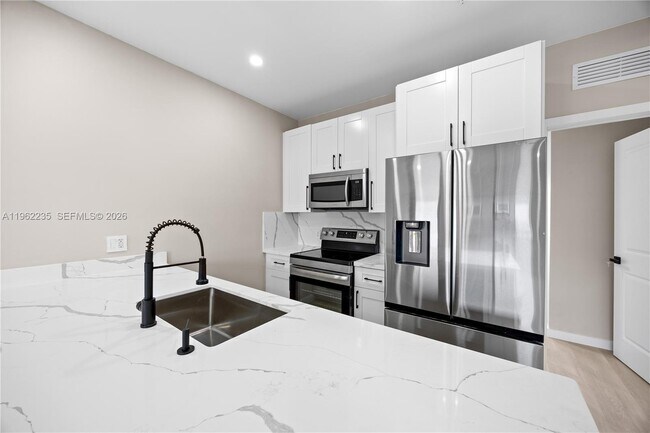 Building Photo - 630 NE 166th St