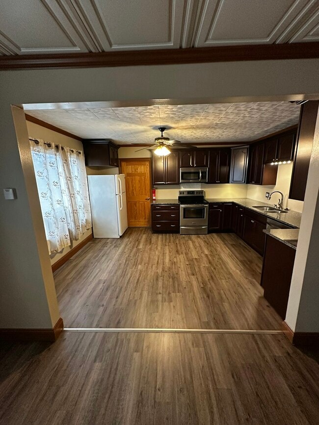 Building Photo - 240 E Main St