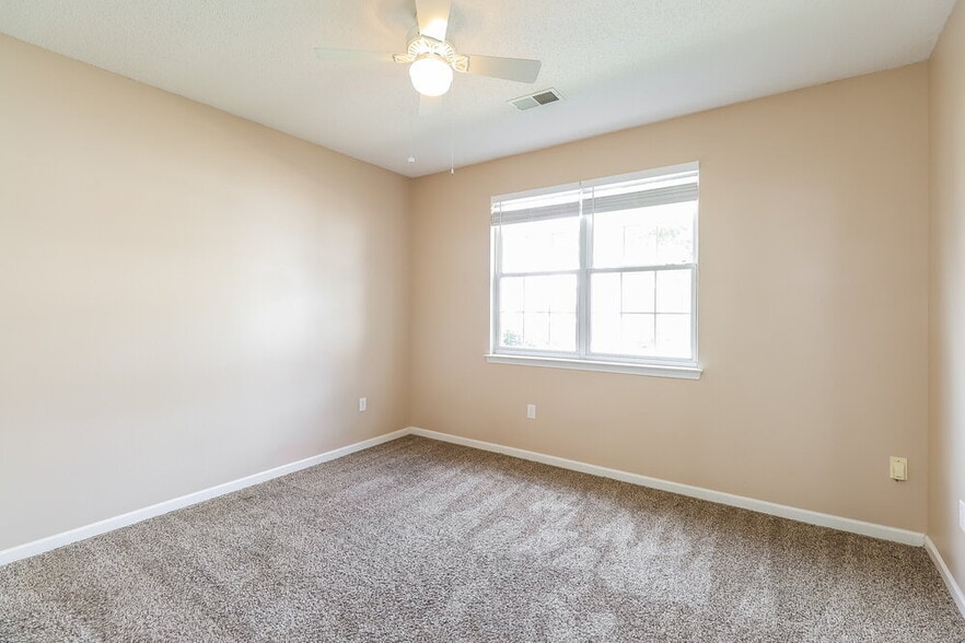 Building Photo - 8707 Meadowmont View Dr