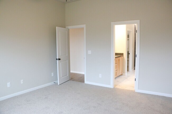 Building Photo - Brand New Home in Shawnee!