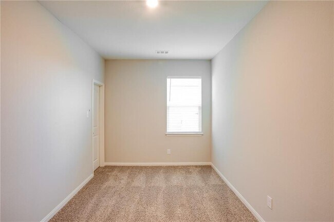 Building Photo - 280 Mount Vernon Way