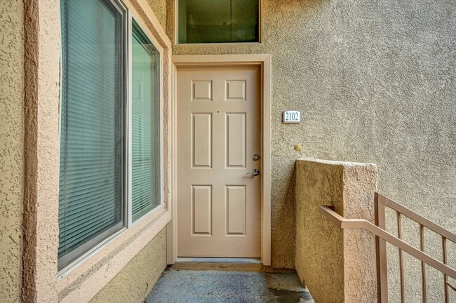Building Photo - Second Story Condo with Open Floor Plan and Granite Counters