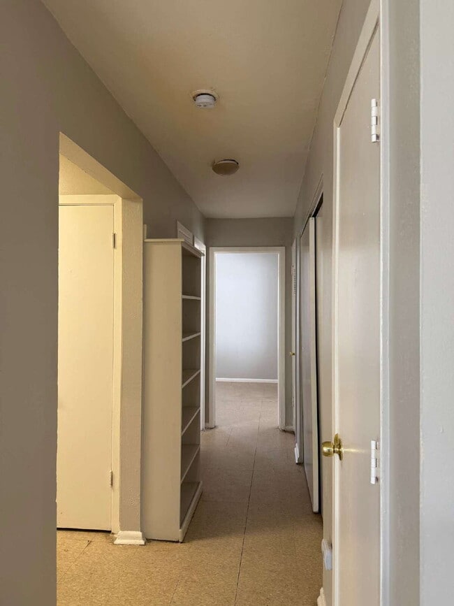 Building Photo - 604 Morningview Dr