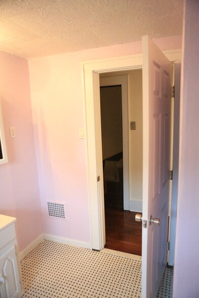 Second Floor Bath - 411 Humphrey St