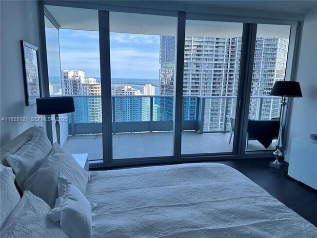 Building Photo - 200 Biscayne Blvd Way