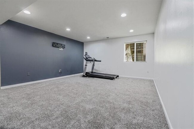 Building Photo - 8059 Hinsdale Ln