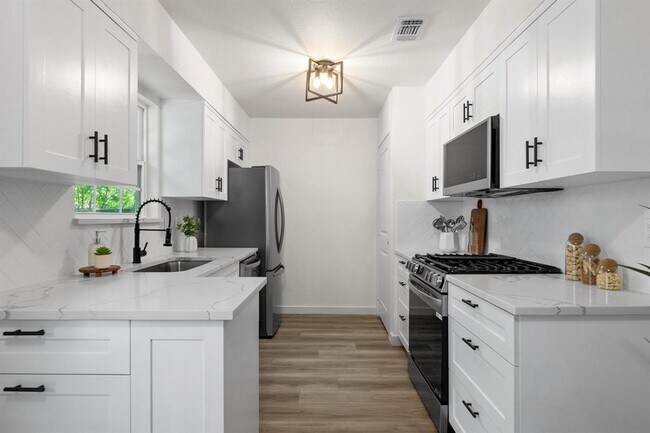 Building Photo - 7002 Teaberry Dr