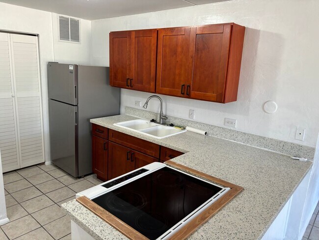 Primary Photo - Harbor Lights D111 – Prime Kahului Rental ...