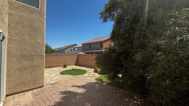 Building Photo - Executive Living Don't Miss Out 4 bdrm