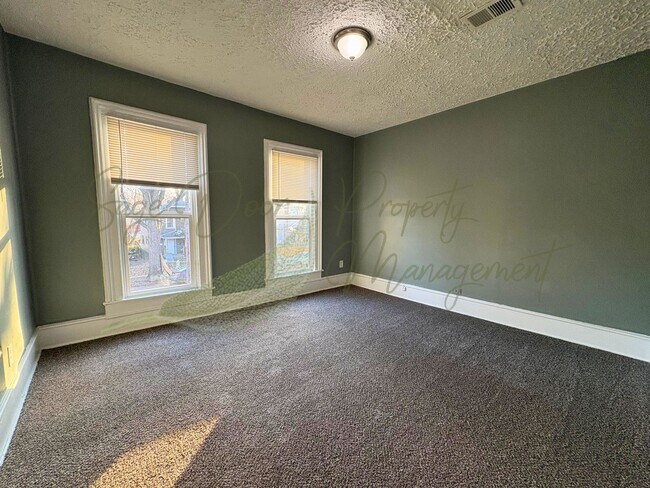 Building Photo - AVAILABLE NOW!!!!!