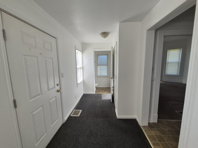 Building Photo - 635 S 39th St