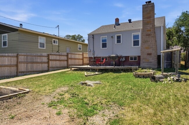 Building Photo - 1718 5th St