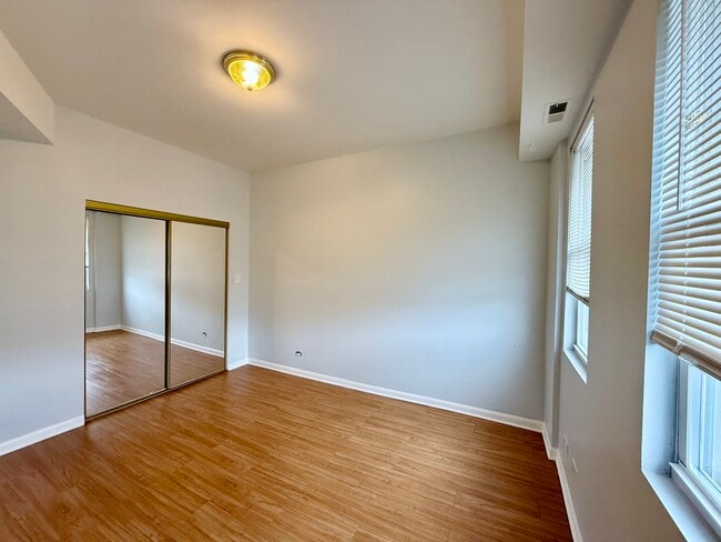 Building Photo - 937 N Ashland Ave
