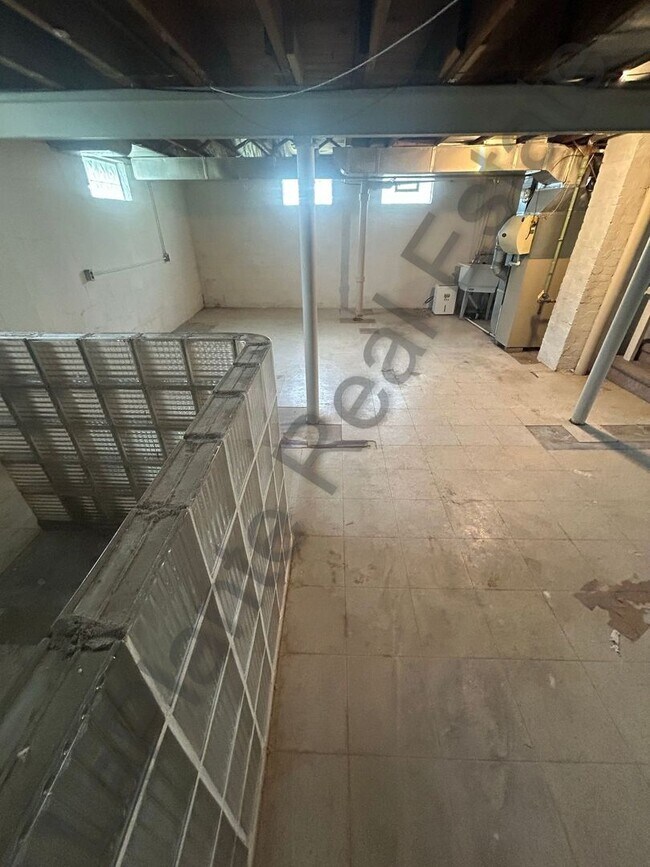 Building Photo - 1235 Glenview Rd