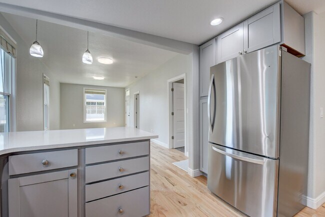 Building Photo - New Sunnyside House, Full Remodel, 2Bed/2Bath