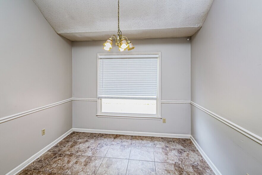 Building Photo - 8730 Raspberry Ln