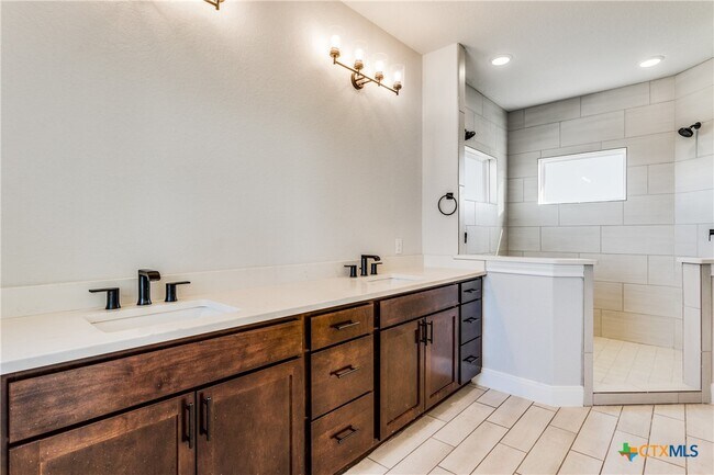 Building Photo - 2916 Hi Mesa