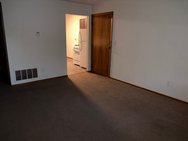 Building Photo - 1543 Hubbard Rd