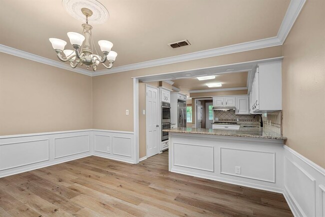 Building Photo - 527 Briar Knoll Dr