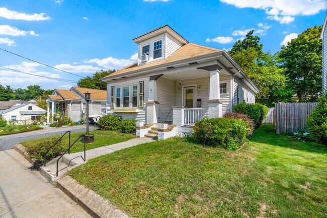 Building Photo - Bright & Comfortable North Providence Sing...