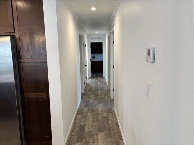 Building Photo - 16 Cimarron