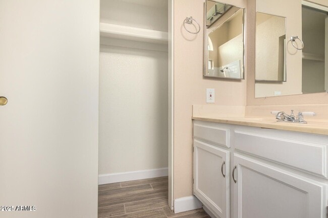 Building Photo - 3013 E Bluefield Ave